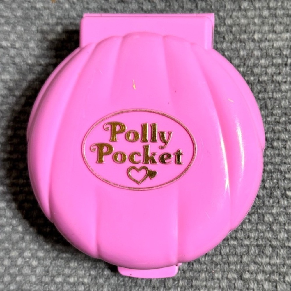 Vintage 1989 Bluebird Polly Pocket Cafe Shell Compact Pink with Figure 1980s Toy